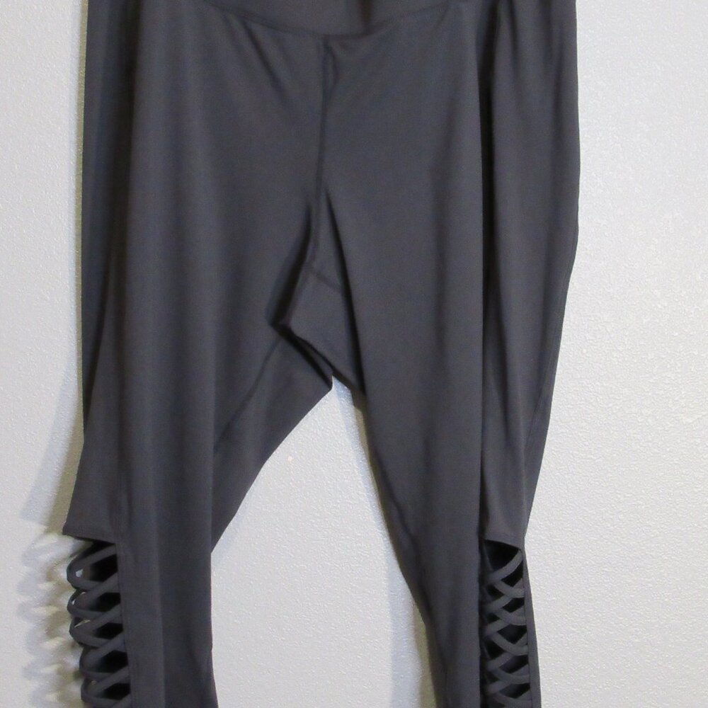 Livi Active Capri Leggings